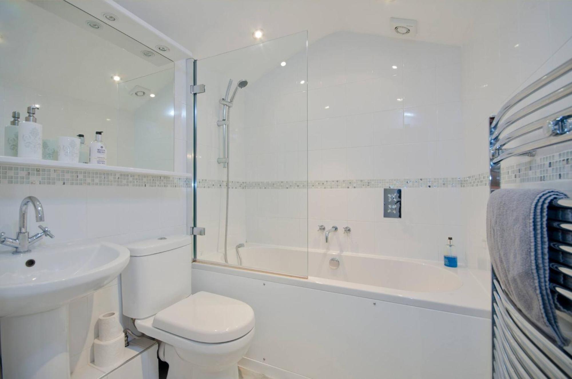 Seaview Regency Apartment With Private Parking Brighton Exterior foto